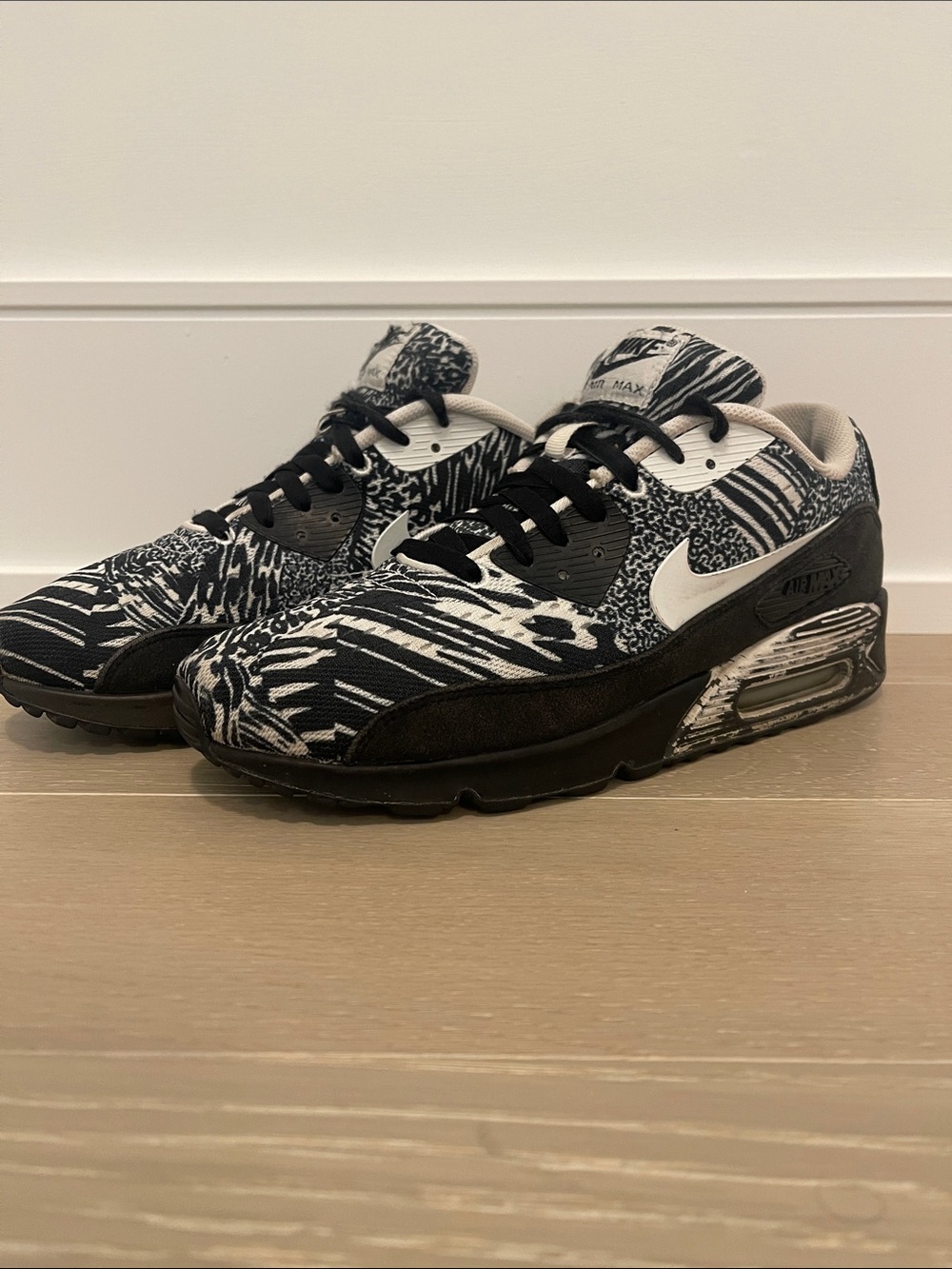 Nike Black and White Graphic Air Max Sneakers Size 10.5